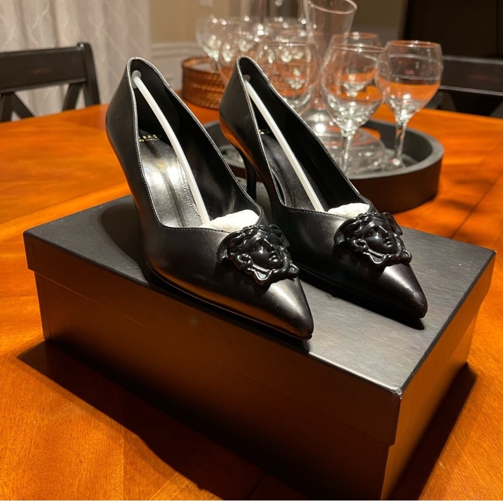 BRAND NEW VERSACE BLACK HEELS MEDUSA HEAD